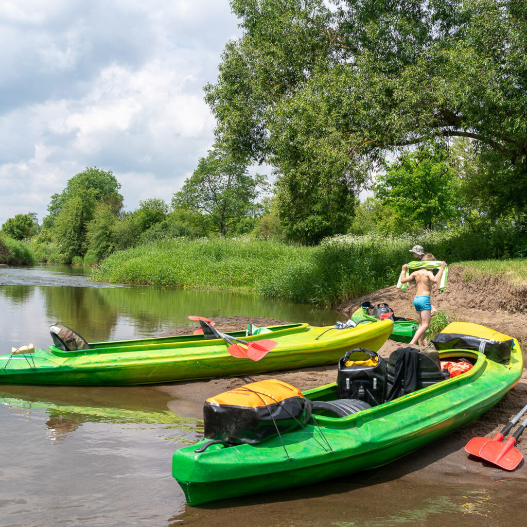 Spływ kajakowy Nidą z perspektywy kajakarza majówka 2026 atrakcje blisko Krakowa